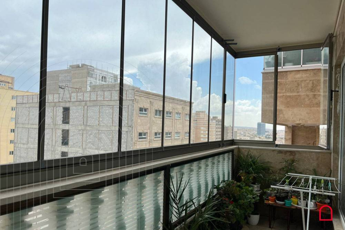 نصب بالکن شیشهای در تبریز