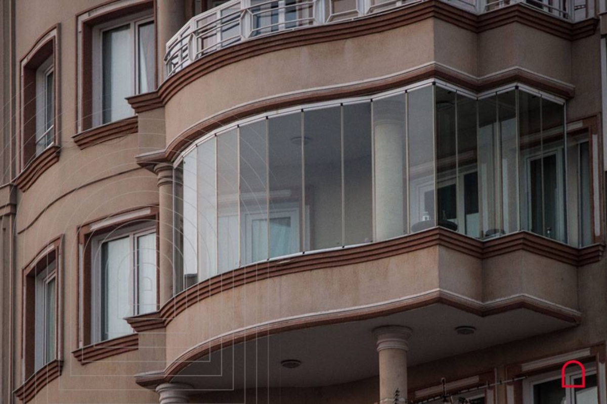 نصب بالکن شیشهای در تهران