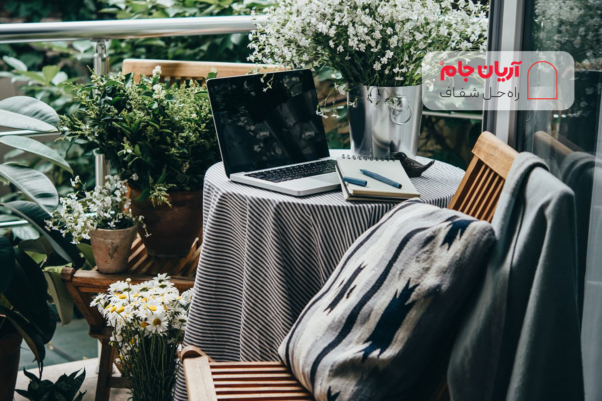 تبدیل بالکن به اتاق کار